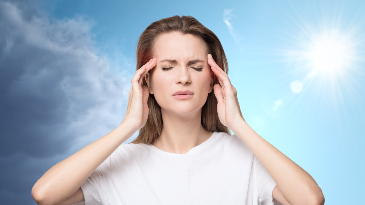 У девушки мигрень